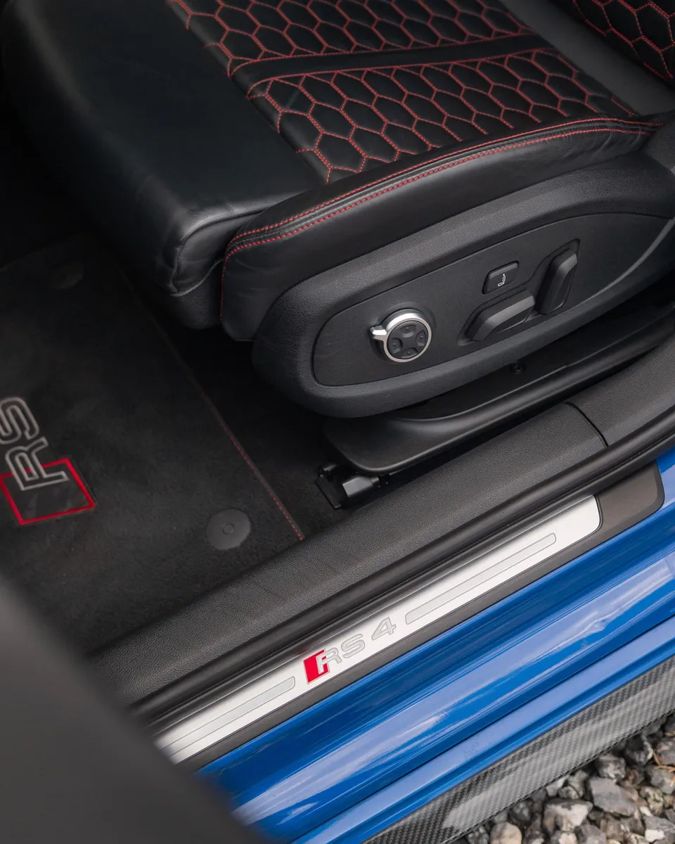 Frame 009 — Audi RS4 Avant ABT