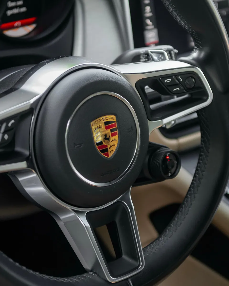 Frame 015 — Porsche Macan S